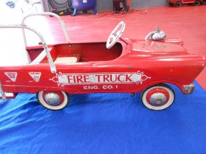 1960s pedal fire truck (3)