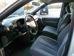 2004 Chrysler Town & Country (10)