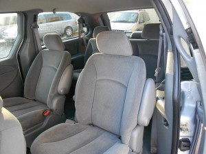 2004 Chrysler Town & Country (11)