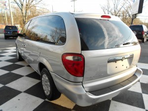 2004 Chrysler Town & Country (6)