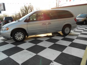 2004 Chrysler Town & Country (7)