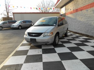 2004 Chrysler Town & Country (8)