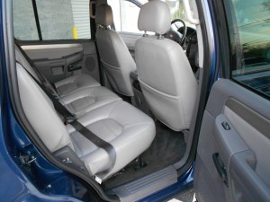 2005 Ford Explorer (14)