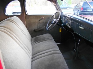 1935 FORD 5 WINDOW COUPE (16)