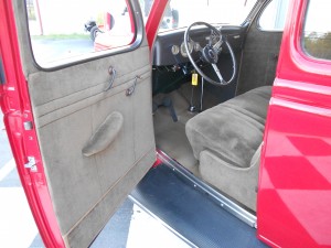 1935 FORD 5 WINDOW COUPE (18)