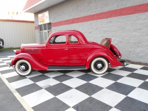 1935 FORD 5 WINDOW COUPE (24)