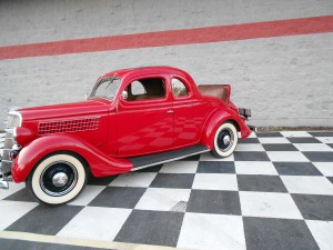 1935 FORD 5 WINDOW COUPE (25)