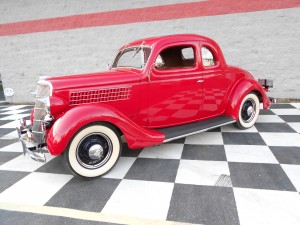 1935 FORD 5 WINDOW COUPE (5)