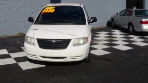 2005 CHRYSLER TOWN AND COUNTRY (1)