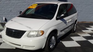 2005 CHRYSLER TOWN AND COUNTRY (2)