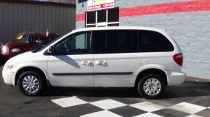 2005 CHRYSLER TOWN AND COUNTRY (4)