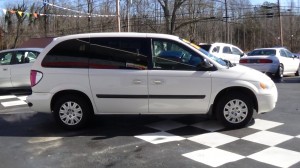 2005 CHRYSLER TOWN AND COUNTRY (8)