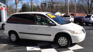 2005 CHRYSLER TOWN AND COUNTRY (9)