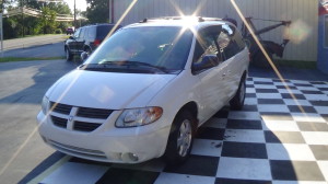 2005-dodge-grand-caravan-white-13