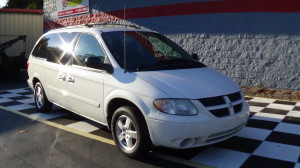 2005-dodge-grand-caravan-white-2