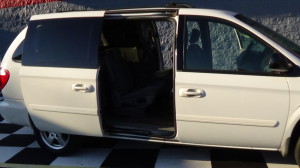 2005-dodge-grand-caravan-white-25