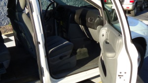 2005-dodge-grand-caravan-white-26