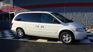 2005-dodge-grand-caravan-white-3