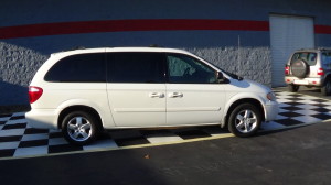 2005-dodge-grand-caravan-white-4