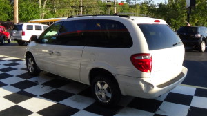 2005-dodge-grand-caravan-white-9