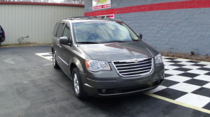 2010 CHRYSLER TOWN AND COUNTRY TOURING (1)