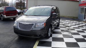 2010 CHRYSLER TOWN AND COUNTRY TOURING (12)