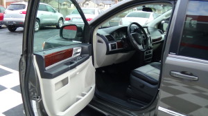 2010 CHRYSLER TOWN AND COUNTRY TOURING (13)