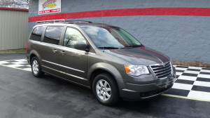 2010 CHRYSLER TOWN AND COUNTRY TOURING (2)