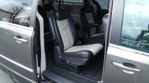 2010 CHRYSLER TOWN AND COUNTRY TOURING (25)