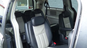 2010 CHRYSLER TOWN AND COUNTRY TOURING (26)