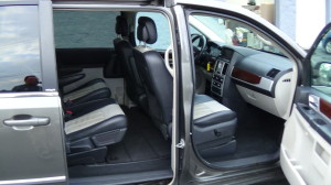 2010 CHRYSLER TOWN AND COUNTRY TOURING (28)