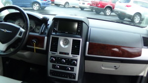 2010 CHRYSLER TOWN AND COUNTRY TOURING (30)