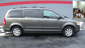 2010 CHRYSLER TOWN AND COUNTRY TOURING (4)