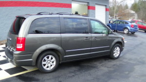 2010 CHRYSLER TOWN AND COUNTRY TOURING (5)