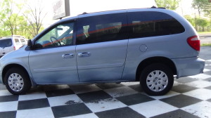 2005 Chrysler Town & Country Blue (10)