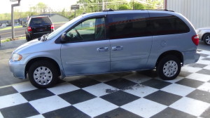 2005 Chrysler Town & Country Blue (11)