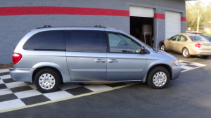 2005 Chrysler Town & Country Blue (4)