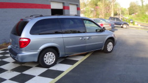 2005 Chrysler Town & Country Blue (5)