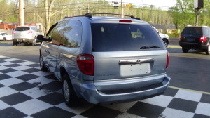 2005 Chrysler Town & Country Blue (8)