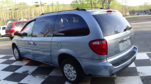 2005 Chrysler Town & Country Blue (9)